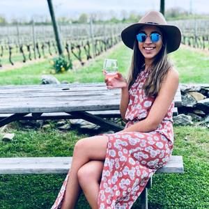 Meet your Posher, Alanis